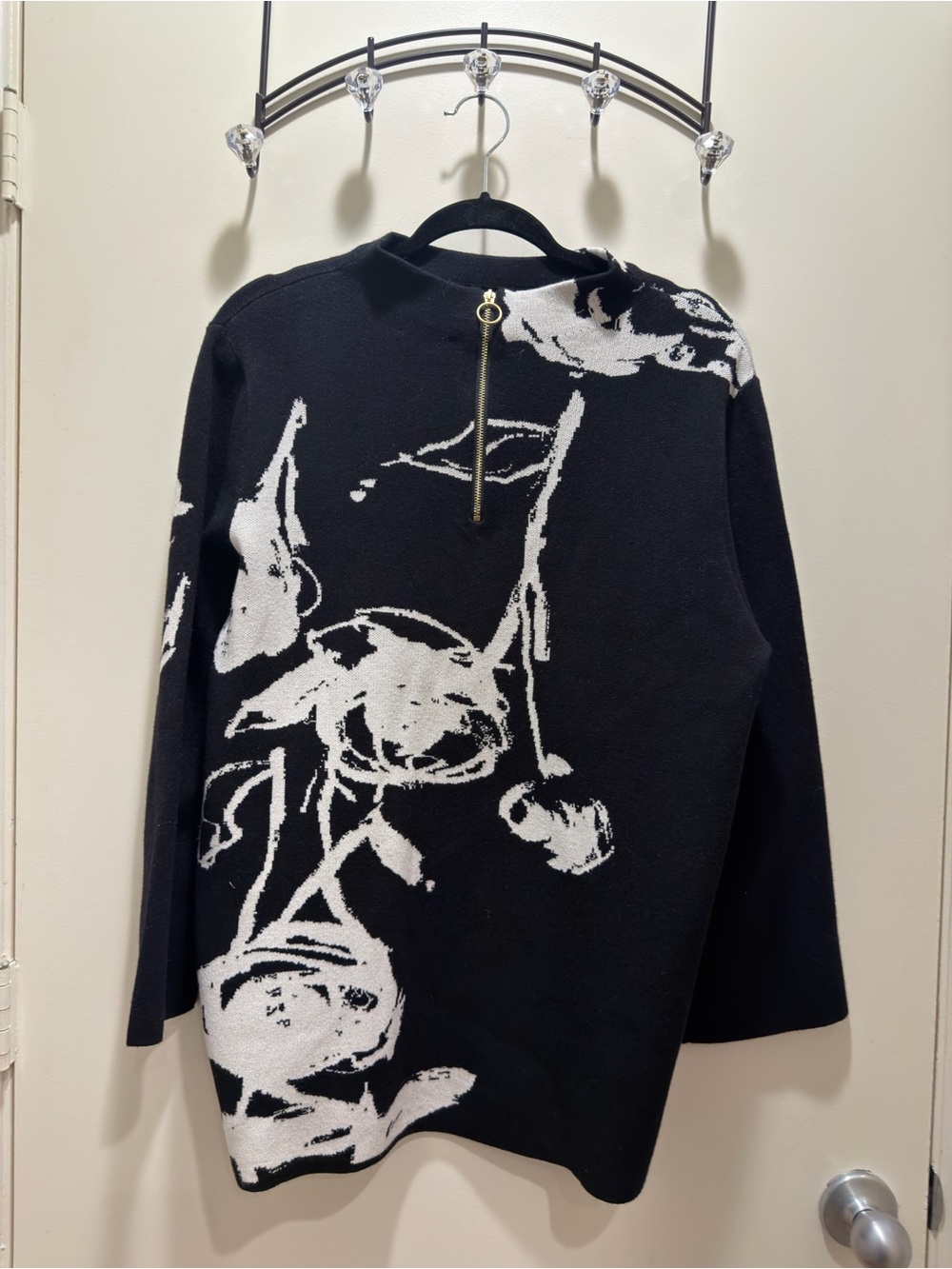 Chico's Black and White Zip-Back Floral Sweater Size 3 /XL